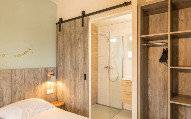 Comfy Lodge with 2 Bathrooms near Beach