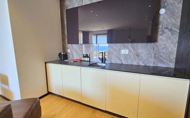 Royalis Suites