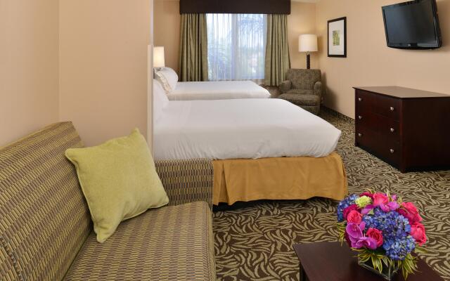 Holiday Inn Express Hotel & Suites River Park, an IHG Hotel