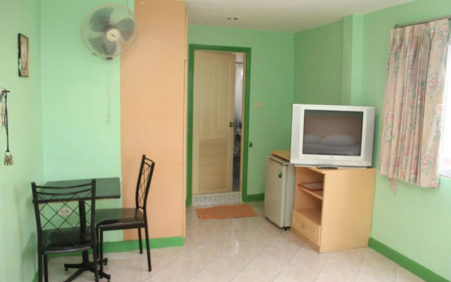 Richman Poorman Guesthouse