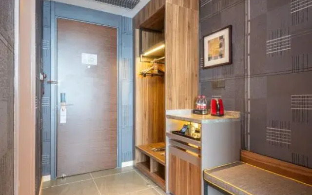 Homeinn Plus Hotel (Dongguan Liaobu Town)