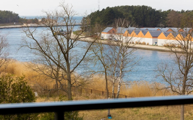 Riverfront Apartment by Renters