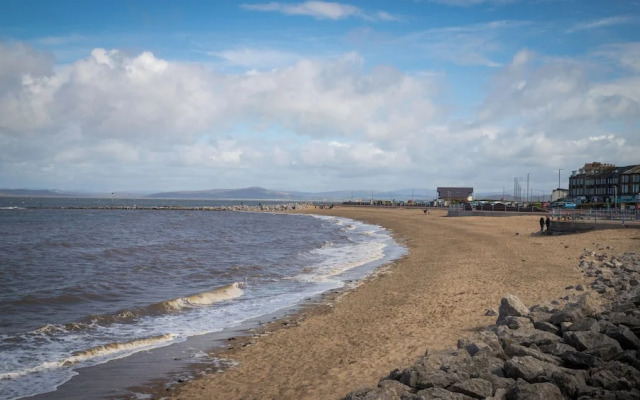 Altham Place-fully Refurbished 2-bath Bungalow