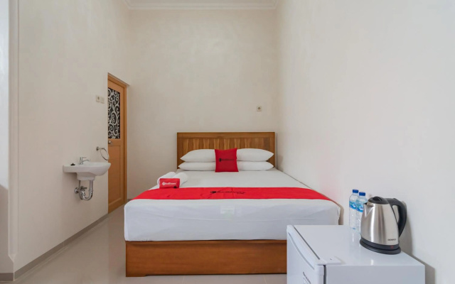 RedDoorz Syariah Plus @ Perintis Guesthouse Tasikmalaya – Guest Rooms – Tasikmalaya