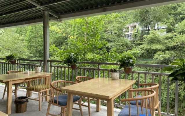 Wujian Private Hot Spring Homestay (Qingcheng Houshan)