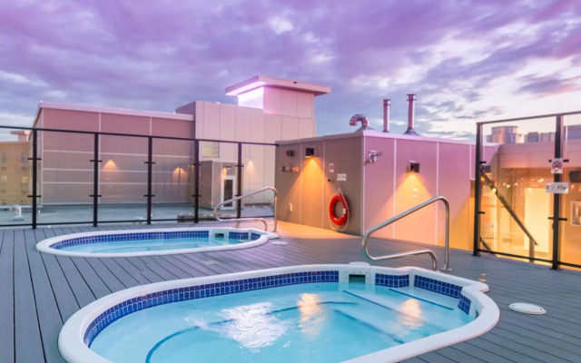 Applause Hotel by CLIQUE