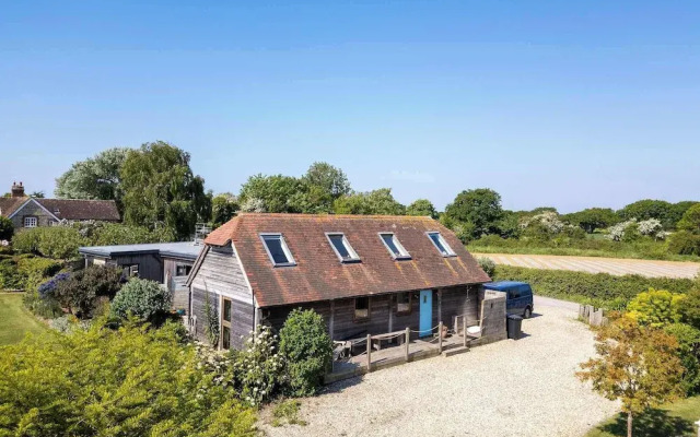 Spacious Coastal Retreat for 10 in West Wittering