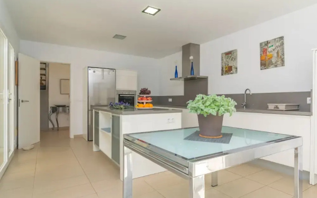 Carritx With 4 Bedrooms and 4 Bathrooms