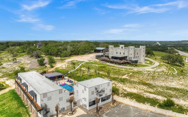 The Bentley Hotel - Elvis Room - Pool View