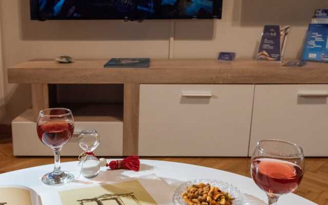 Blue Ark Acropolis Spirit