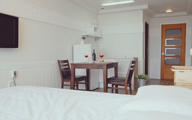 Uljin Sea and Momalet Pension