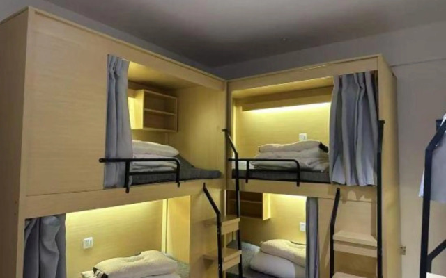 Bonjour Youth Hostel