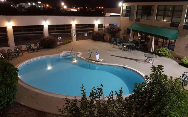 Hampton Inn Roanoke-Airport