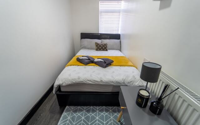 46 North Road Studios Near QE and UOB