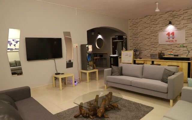 Hostel11 Elliot's Beach