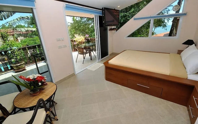 Luxurious Thai-style Villa With Private Pool and Beach Access