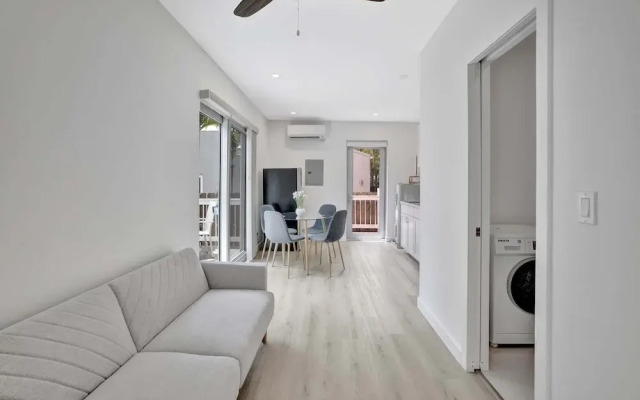 Sunshine Getaway Sleeps 4!