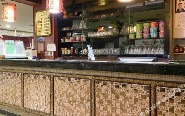 Jiangcheng Hotel (Chenjia Ping Subway Station)