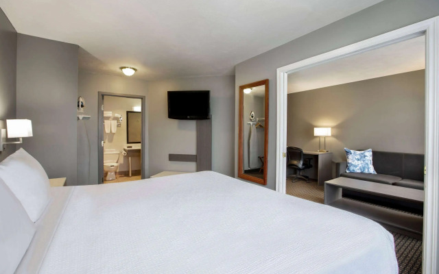 Days Inn & Suites by Wyndham Moncton
