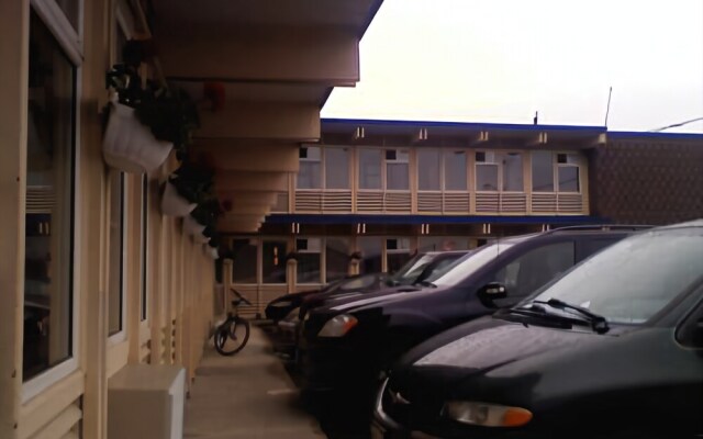 Canadiana Motel