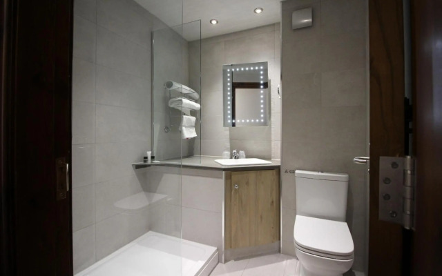 Best Western Plus Pastures Hotel