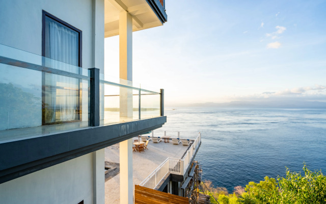 Samuh Sunset Nusa Penida by GenuineHost