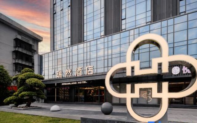 Dreamland Hotel (Shantou MixC Store）