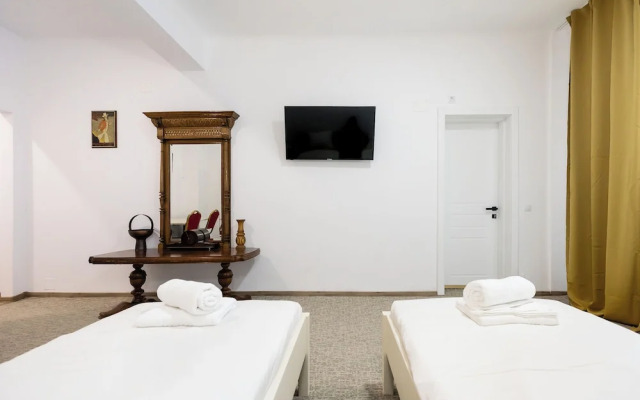 Bucharest Studios Barcelona Room