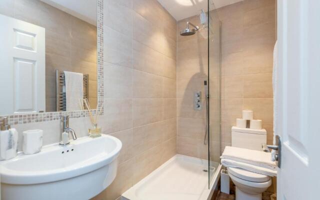 Elegant 3Bed Apartment in Kensington Olympia