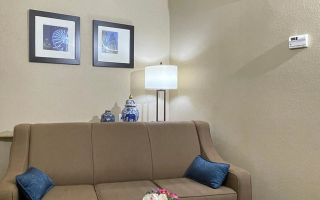 Spark by Hilton Houston Hobby Airport