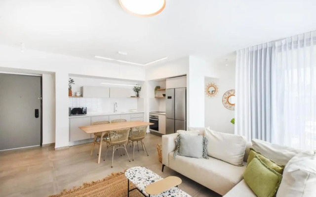 Incredible 2BR in Geula by HolyGuest