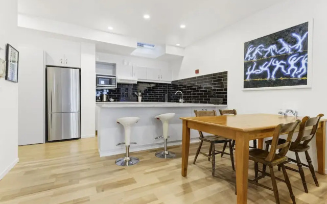 CBD Spacious 3 Storey Terrace House