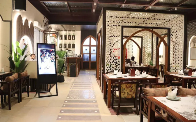 The Long D Hotel and Banquet