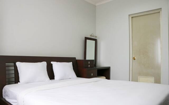 Cozy Living And Modern 2Br Puri Garden Apartment