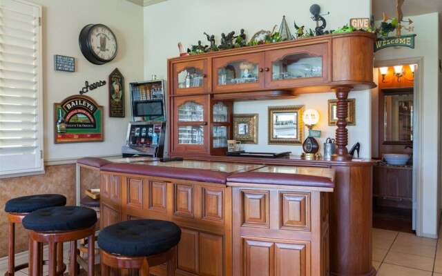 4BR Ocotillo Home, On the Lake and Golf Course