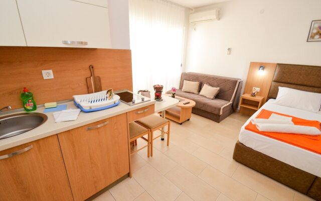 Apartments Ivanovic - Studio With Balcony