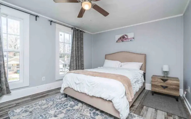 Renovated 3 Bedroom Close to Downtown