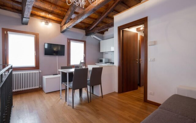 Herion Palace Apt 5 by Wonderful Italy