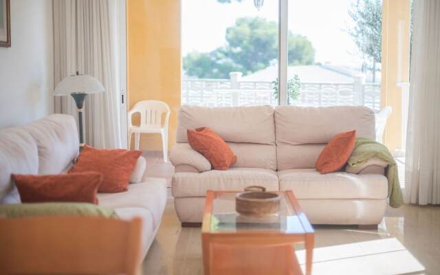 House Oliva 2 Km From The Beach (R76)