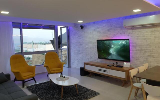 Avshalom Holiday Apartments