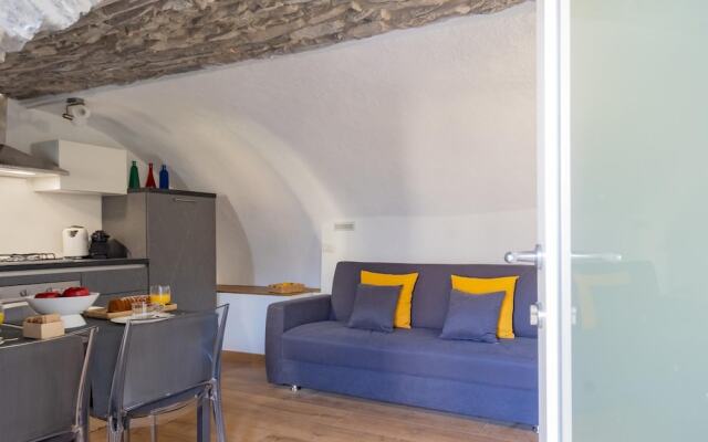 Pozzo Vertical Apartment With Garden and Parking