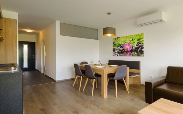 Gorgeous Apartment With Swimming Pool, Roof Terrace, Garden
