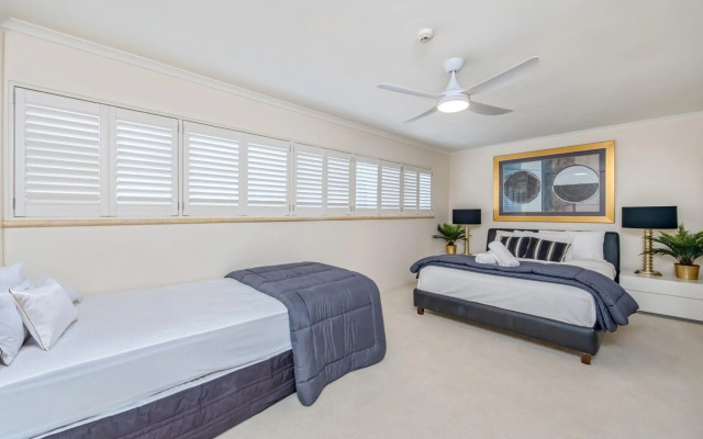 Pacific Plaza Apartments