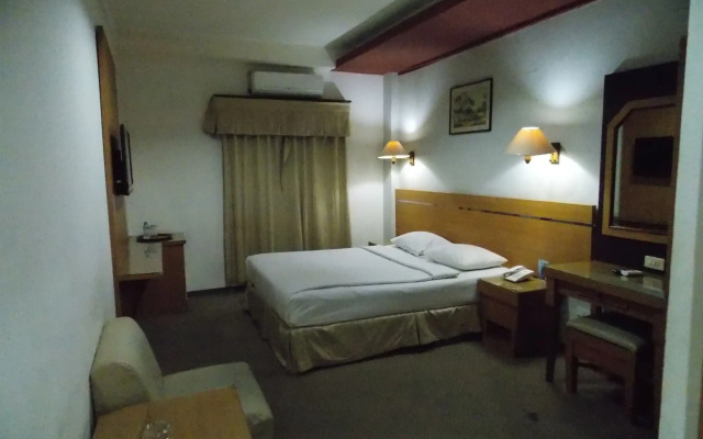 Hotel Puri Mega