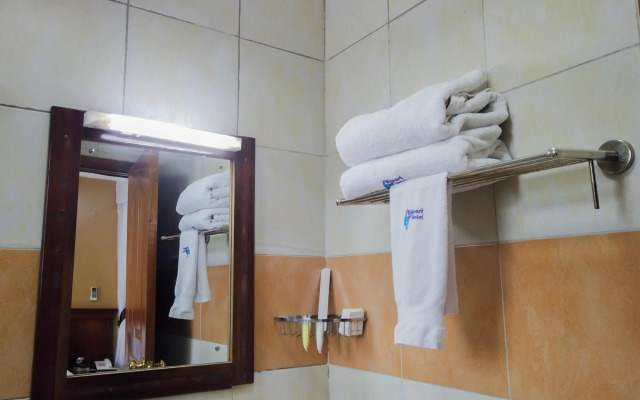 67 Airport Hotel