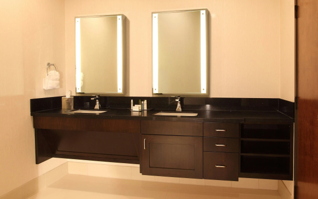 DoubleTree by Hilton Claremont