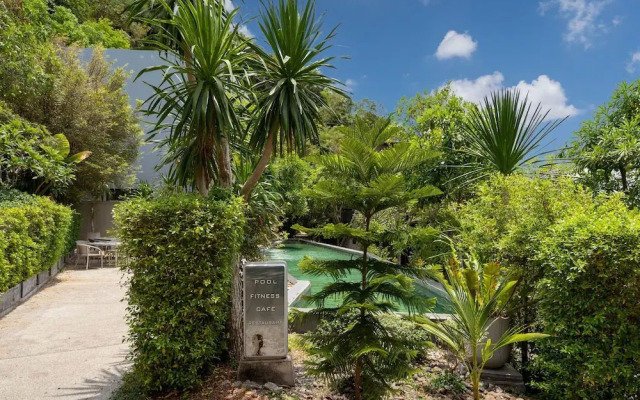 Tropical Pavilion P06 in Natural Park
