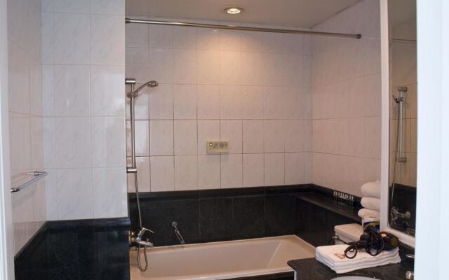 Yuanlai International Serviced Apartments