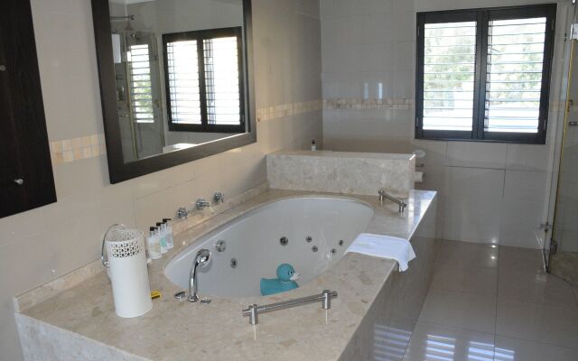 Head over Hills Luxury Retreat