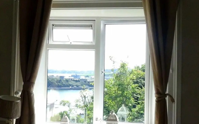 Robin Hill House